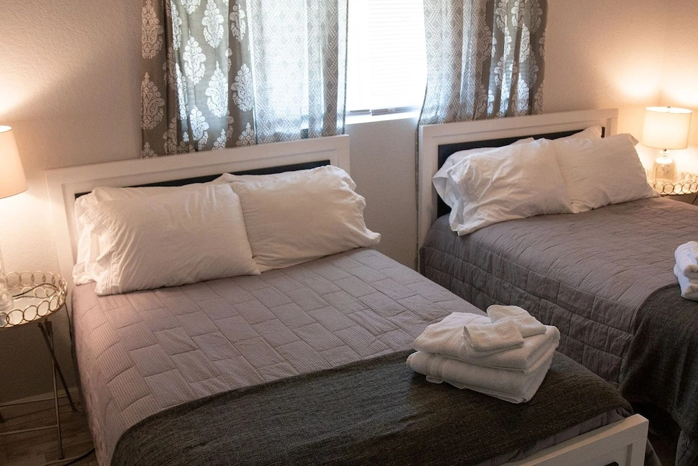 photo 1 of Moreland Retreat Huge Jacuzzi Sleeps 14