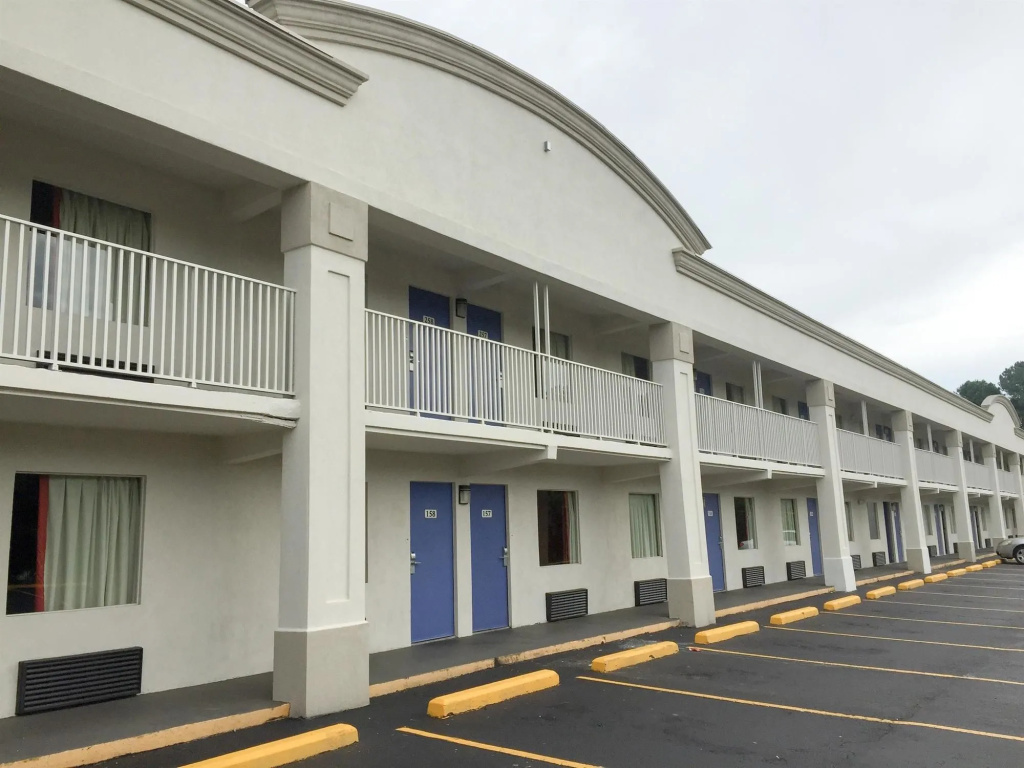 photo 1 of Motel 6 Opelika, AL