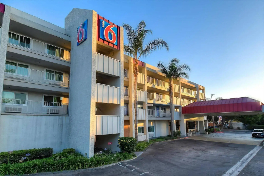 photo 1 of Motel 6 Anaheim Maingate