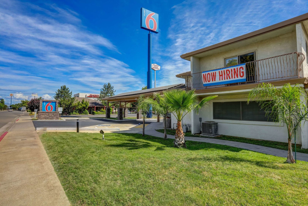 photo 1 of Motel 6 Anderson, CA - Redding Airport