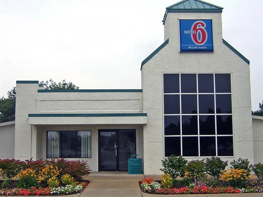 photo 1 of Motel 6 Ann Arbor