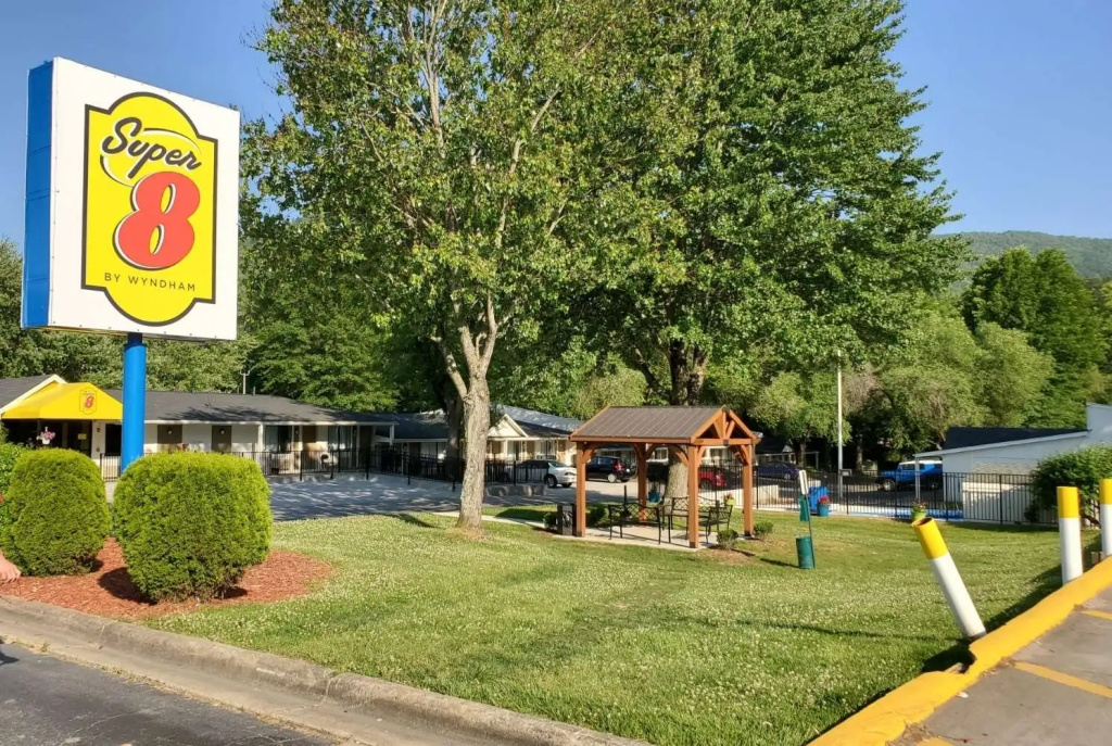photo 1 of Super 8 by Wyndham Asheville/Biltmore