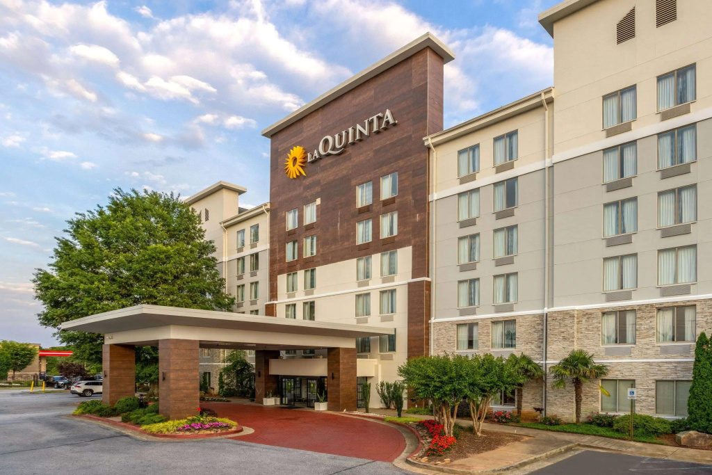 photo 1 of La Quinta Inn & Suites by Wyndham Atlanta Airport North