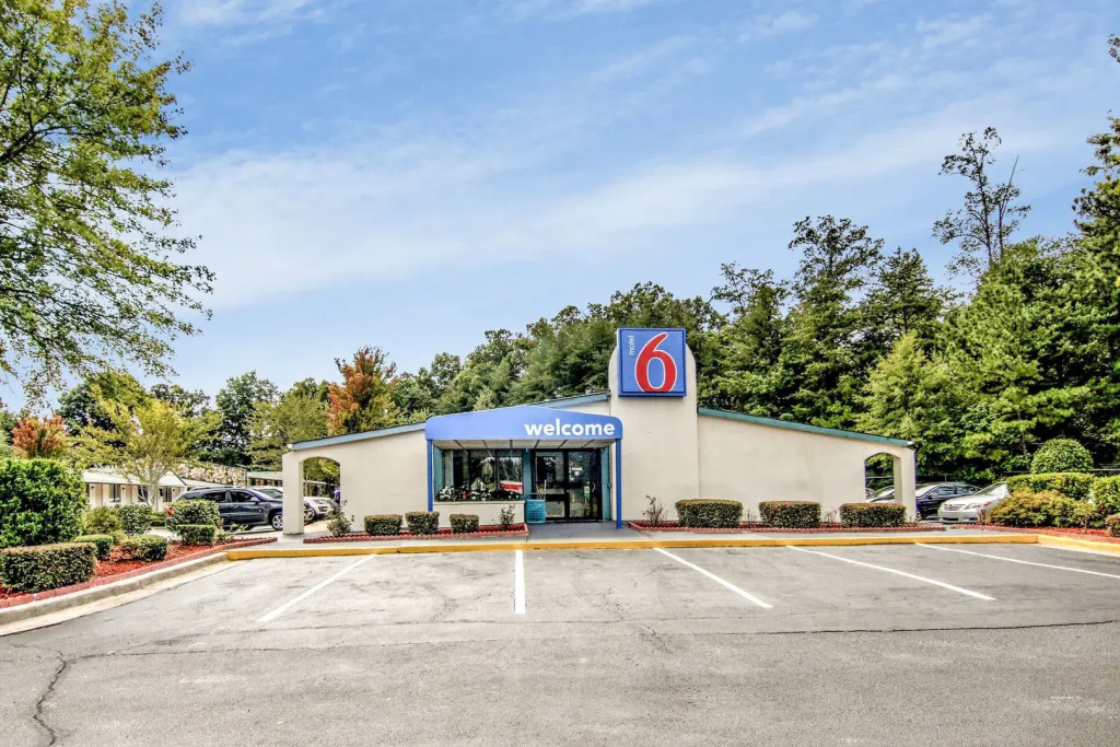 photo 1 of Motel 6 Union City, GA - Atlanta Airport
