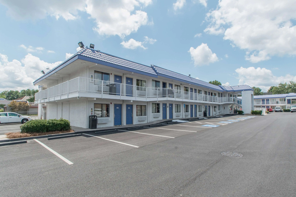 photo 1 of Motel 6 Norcross, GA - Atlanta Northeast