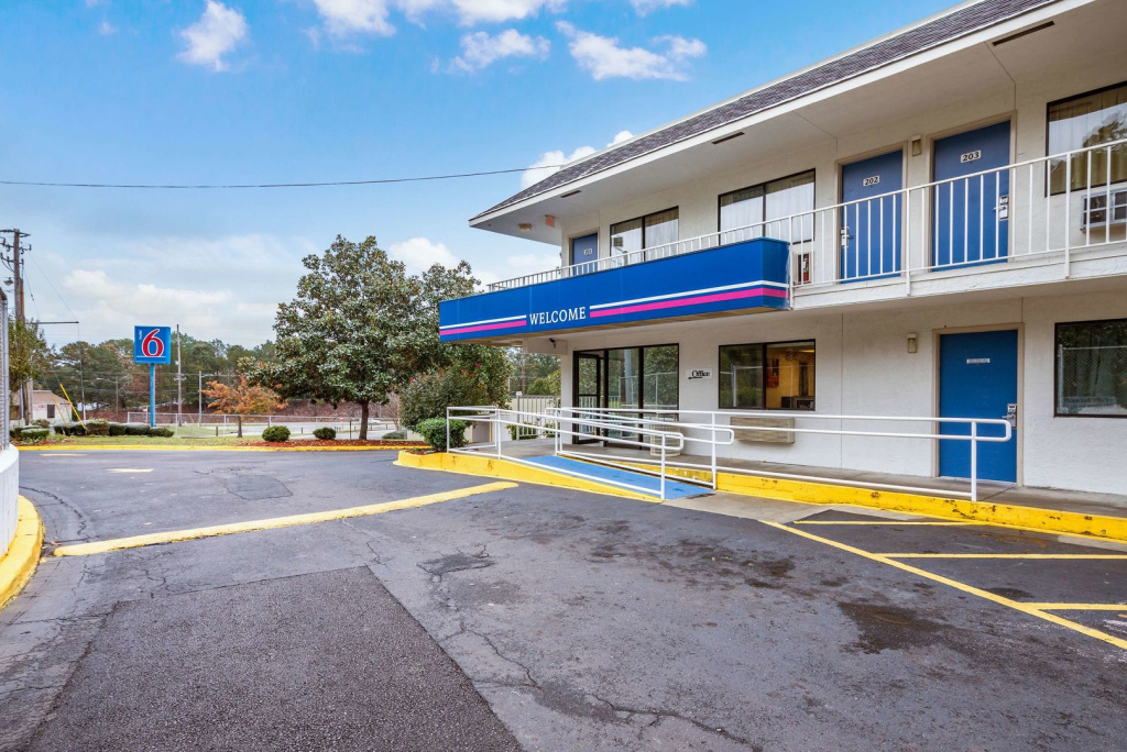 photo 1 of Motel 6 Bessemer, AL - Birmingham