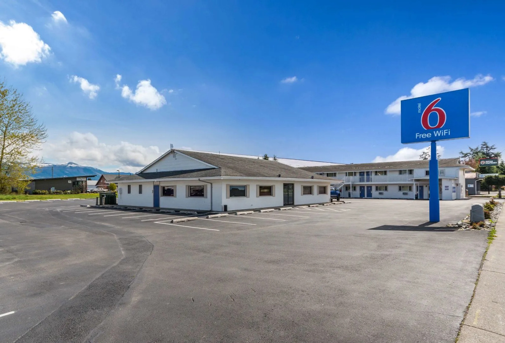 photo 1 of Motel 6 Burlington, WA