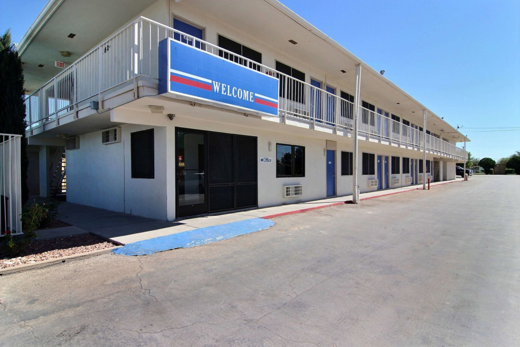 photo 1 of Motel 6 Carlsbad, NM