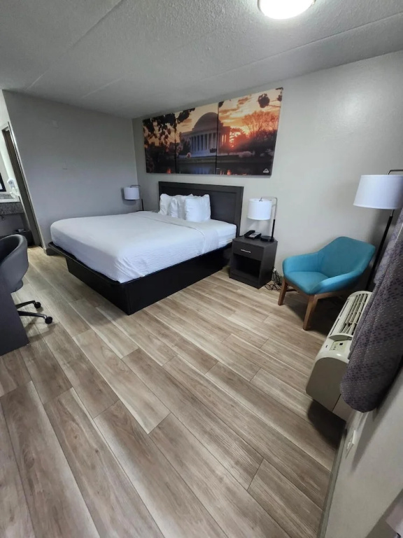 photo 1 of Motel 6 Charleston East Wv