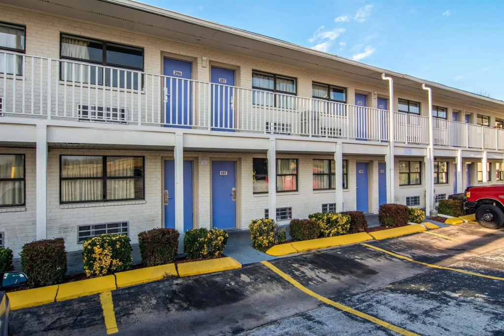 photo 1 of Motel 6 Chattanooga, TN