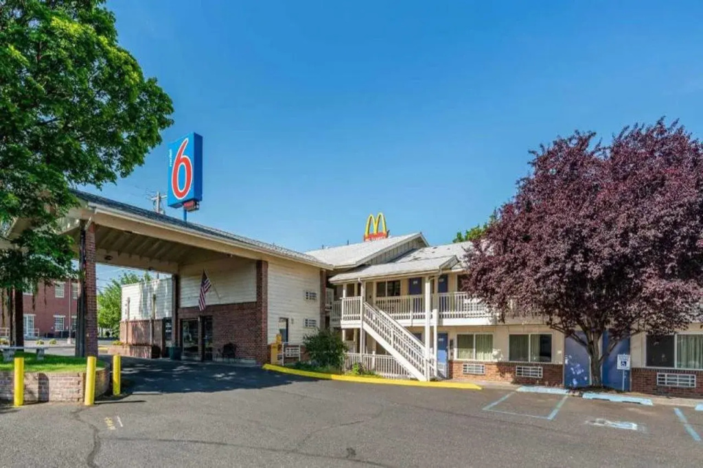 photo 1 of Motel 6 Clarkston, WA