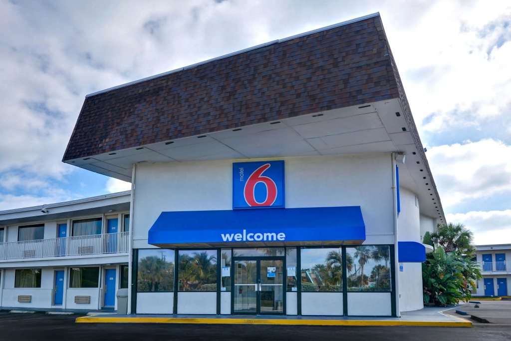 photo 1 of Motel 6 Cocoa Beach, FL