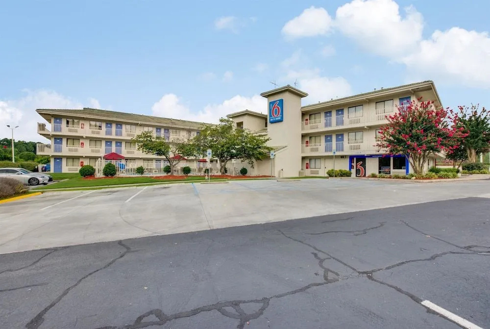photo 1 of Motel 6 Columbia West