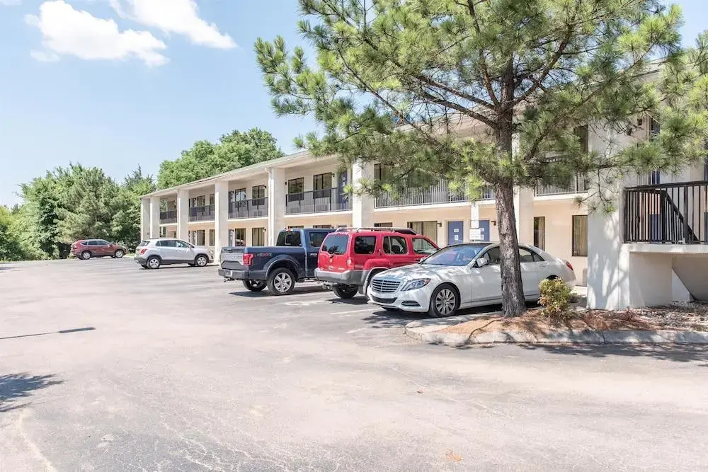 photo 1 of Motel 6 Concord - Kannapolis