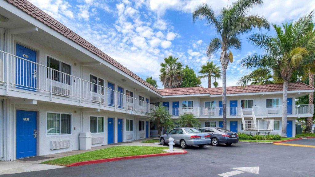 photo 1 of Motel 6 Costa Mesa, CA