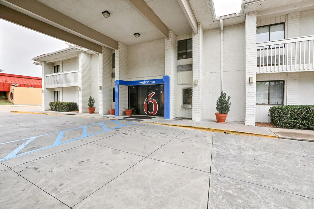 photo 1 of Motel 6 Addison, TX - Dallas