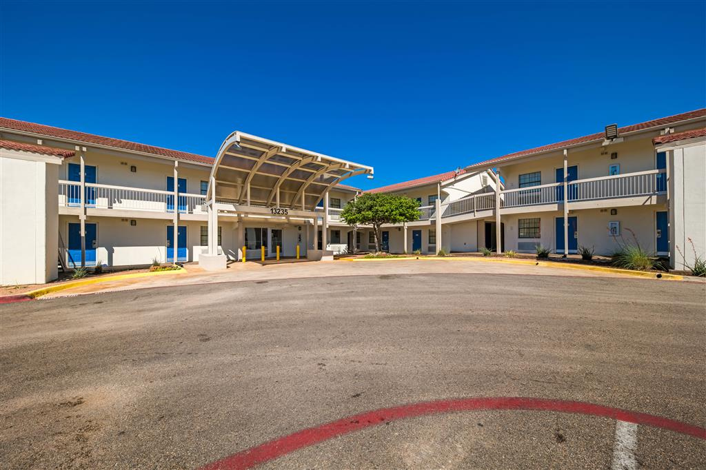 photo 1 of Motel 6 Dallas, TX - Farmers Branch