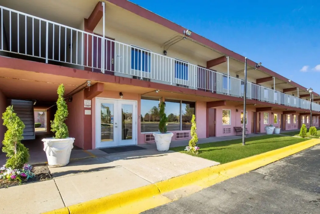 photo 1 of Econo Lodge Danville