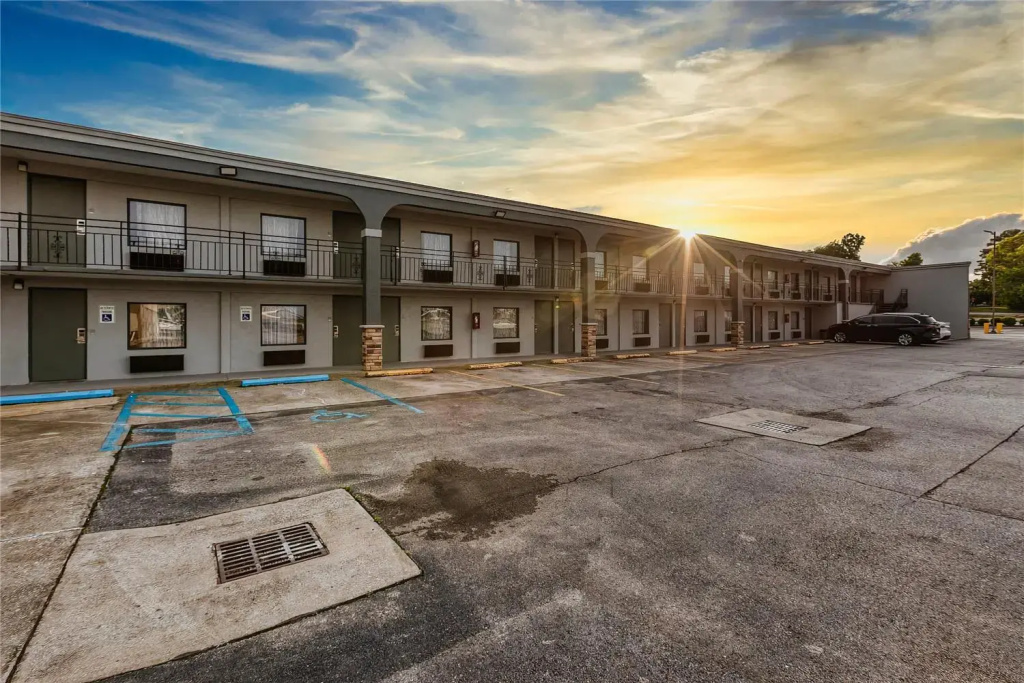photo 1 of Clarion Pointe Decatur River City