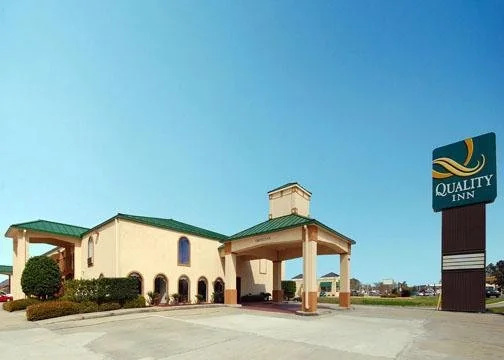 photo 1 of Motel 6 Denham Springs LA