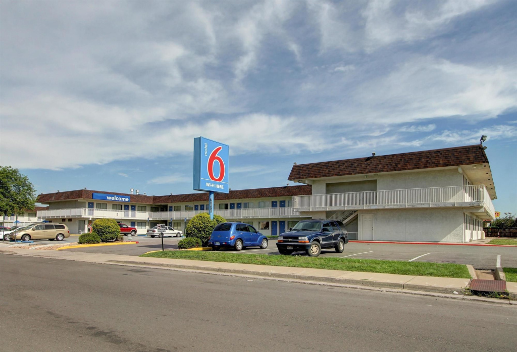 photo 1 of Motel 6 Denver, CO - Airport
