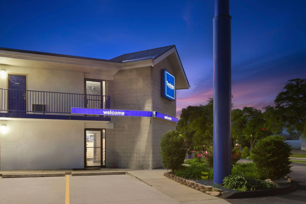 photo 1 of Travelodge by Wyndham Madison Heights MI