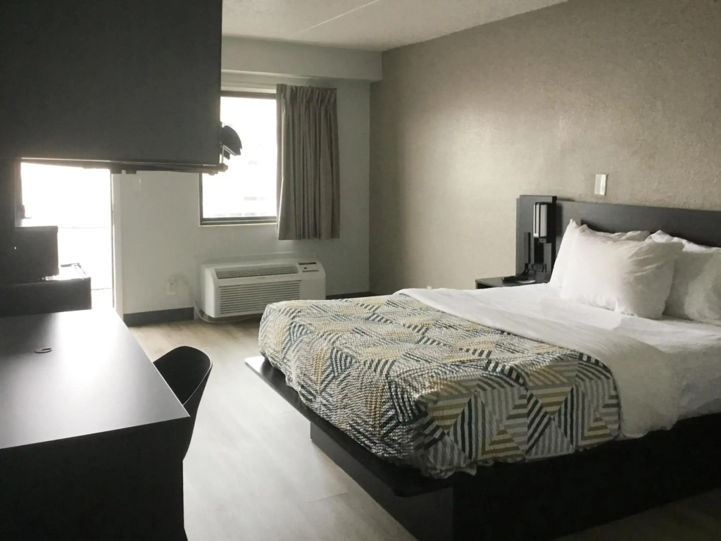 photo 1 of Motel 6 Farmington Hills, MI - Northwest - Farmington Hills