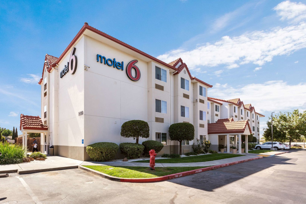 photo 1 of Motel 6 Dixon, CA