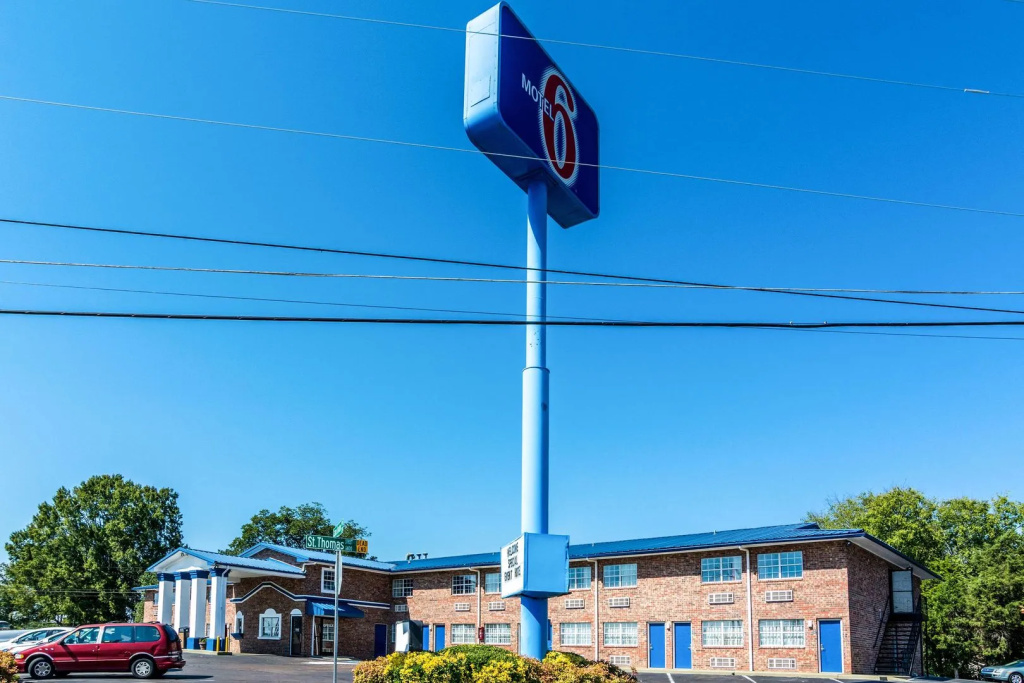 photo 1 of Motel 6 East Ridge, TN