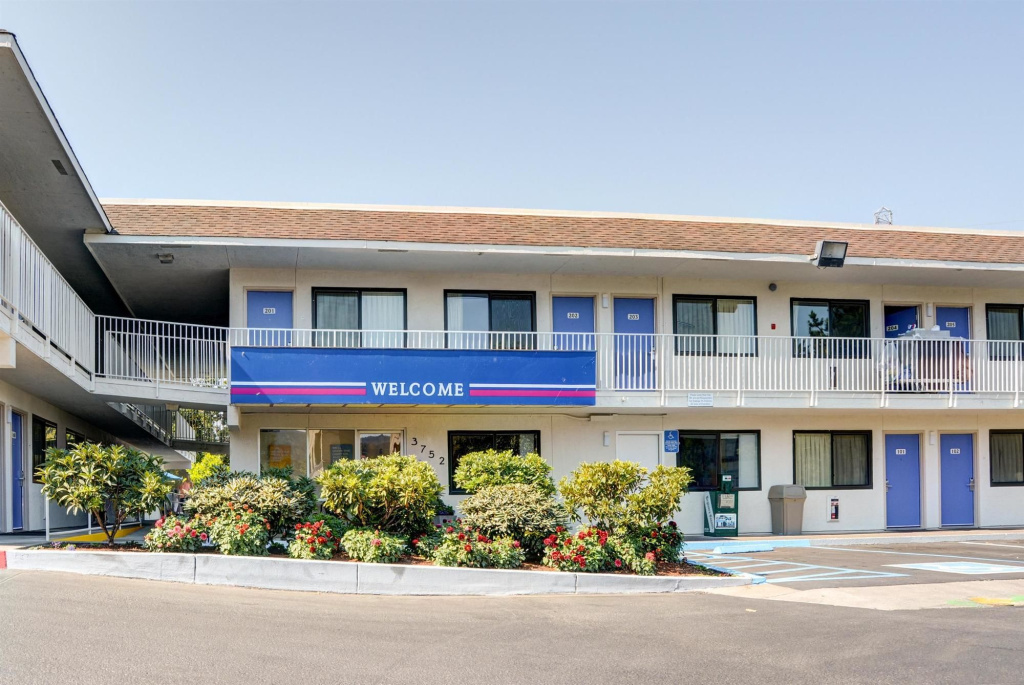 photo 1 of Motel 6 Springfield, OR - Eugene North