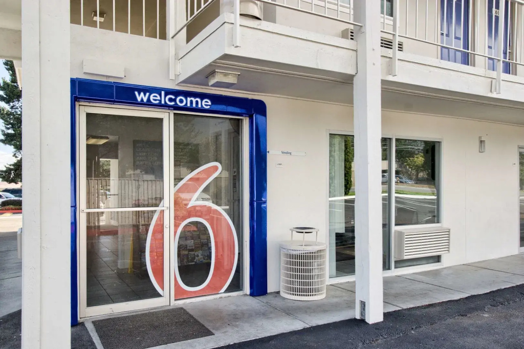 photo 1 of Motel 6 Everett, WA - North