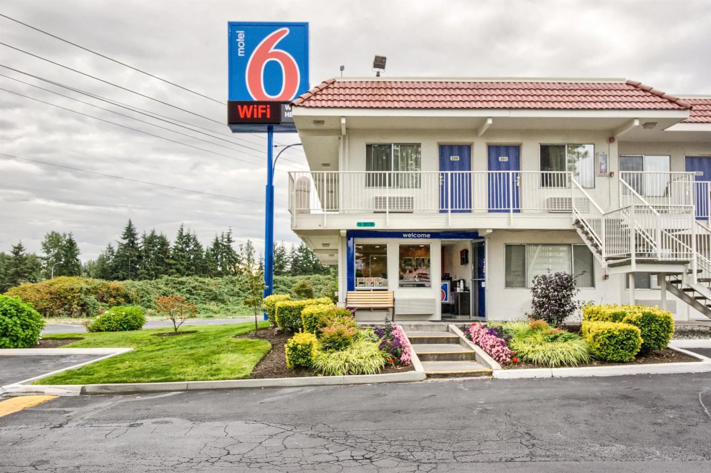 photo 1 of Motel 6 Everett, WA - South