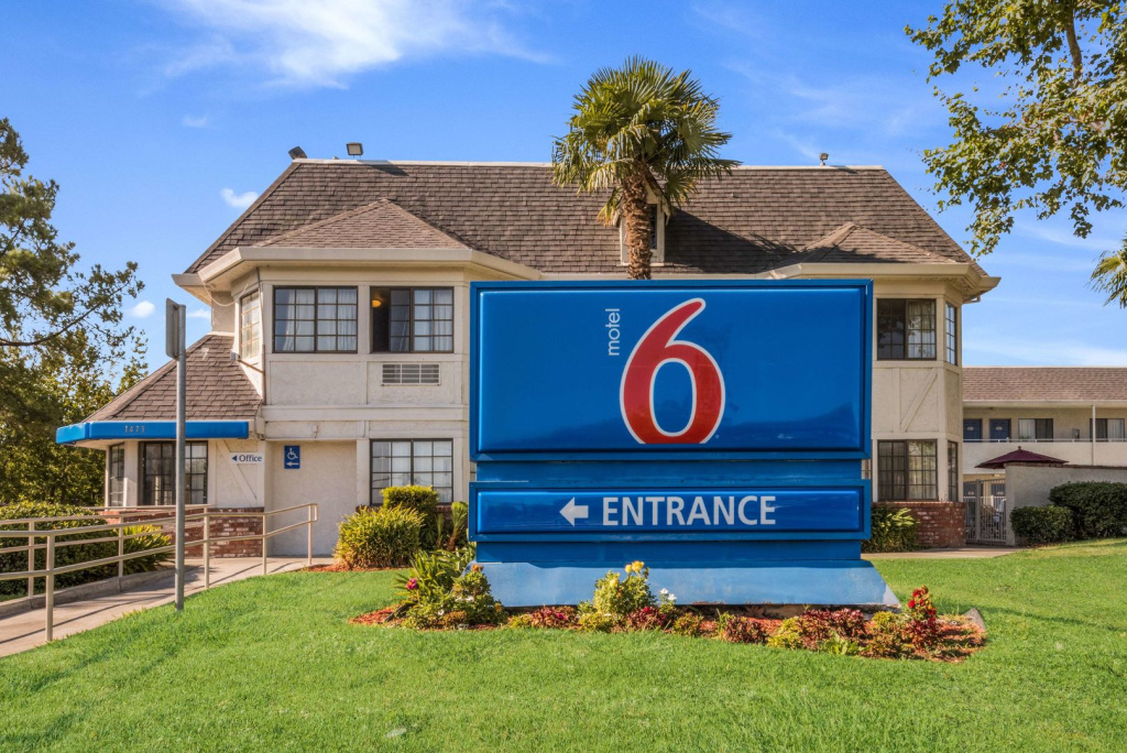 photo 1 of Motel 6 Fairfield, CA - North