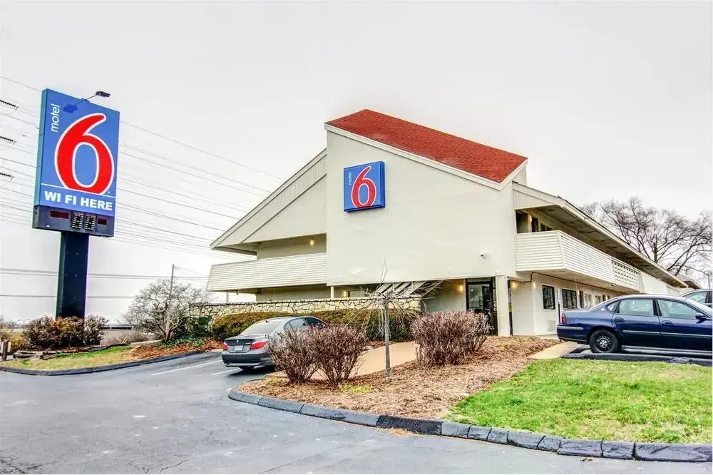 photo 1 of Motel 6 Florissant, Mo