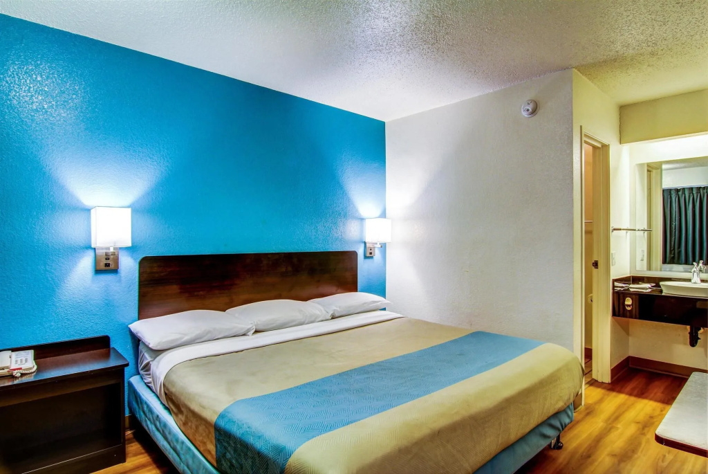photo 1 of Red Roof Inn St Louis - Florissant