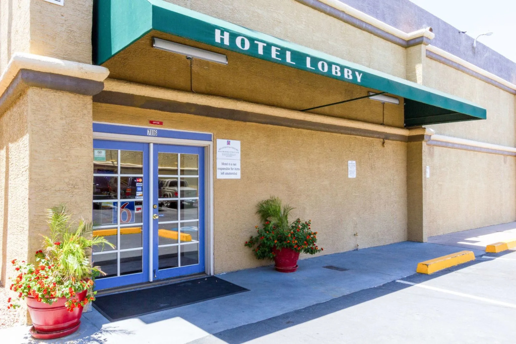photo 1 of Motel 6 Glendale AZ