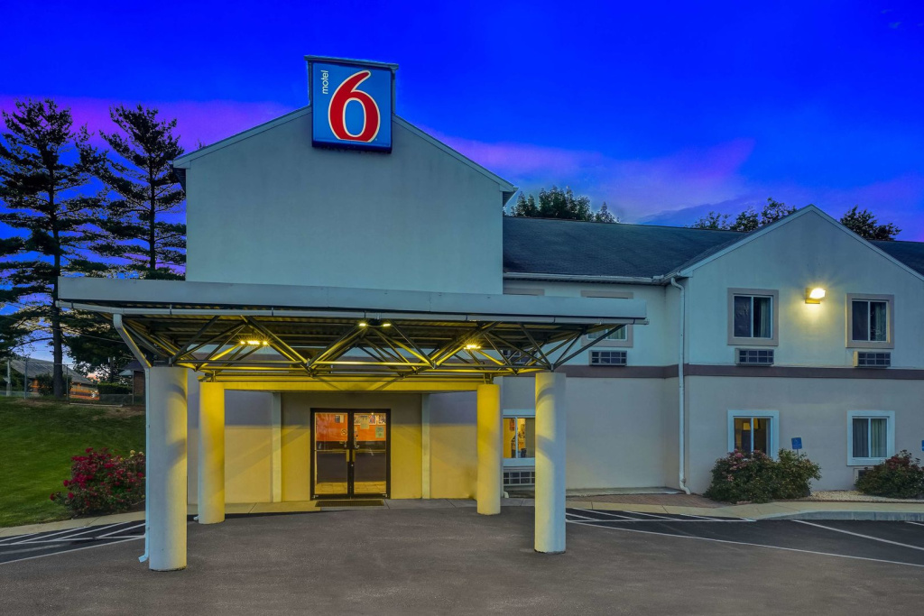 photo 1 of Motel 6 Gordonville PA - Lancaster PA