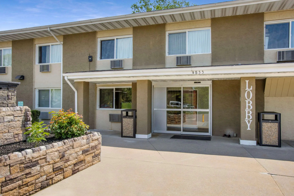 photo 1 of Rodeway Inn & Suites Grand Rapids Southeast