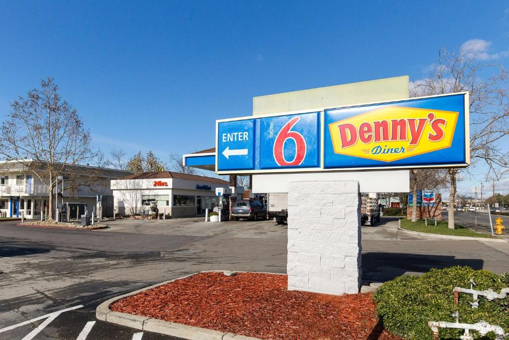 photo 1 of Motel 6 Hayward, CA – Silicon Valley Gateway