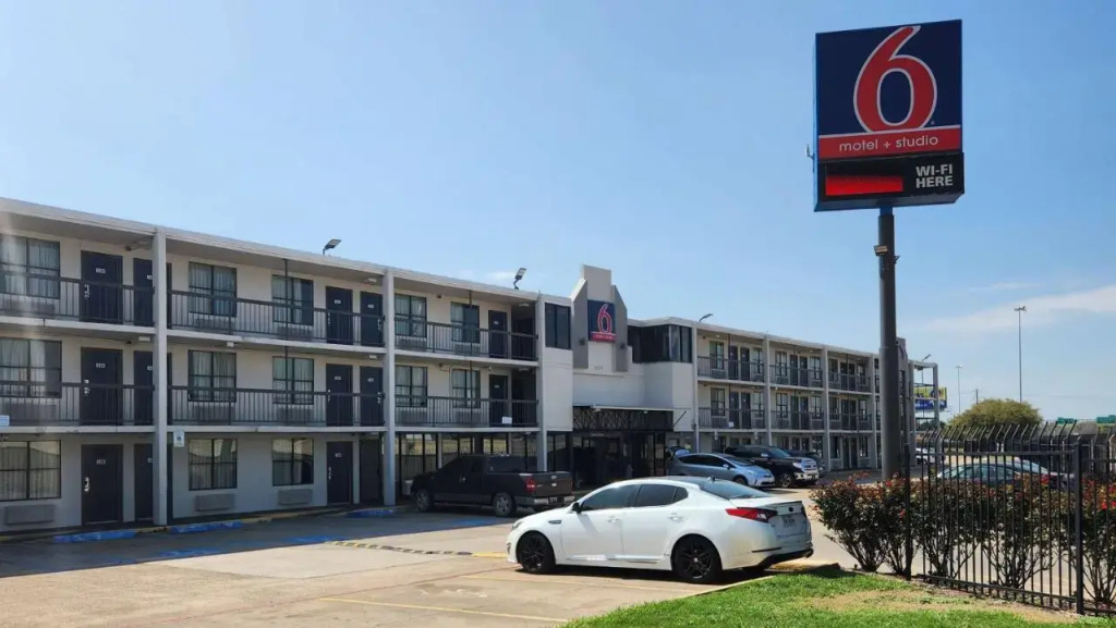 photo 1 of Motel 6 Houston, TX - Medical Center/NRG Stadium