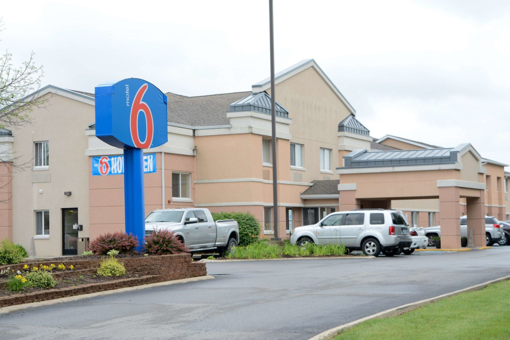 photo 1 of Motel 6 Anderson, IN - Indianapolis