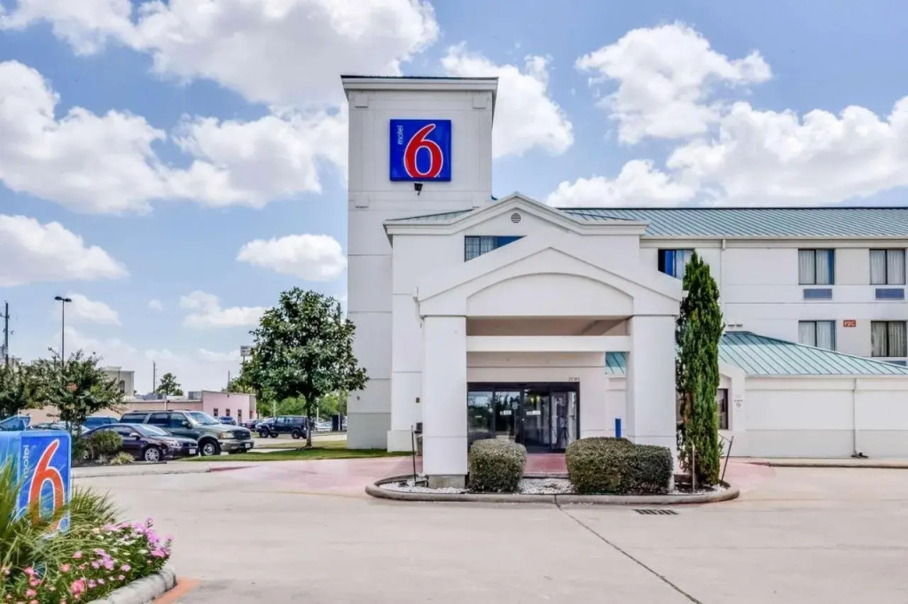 photo 1 of Motel 6 Katy, TX - Houston