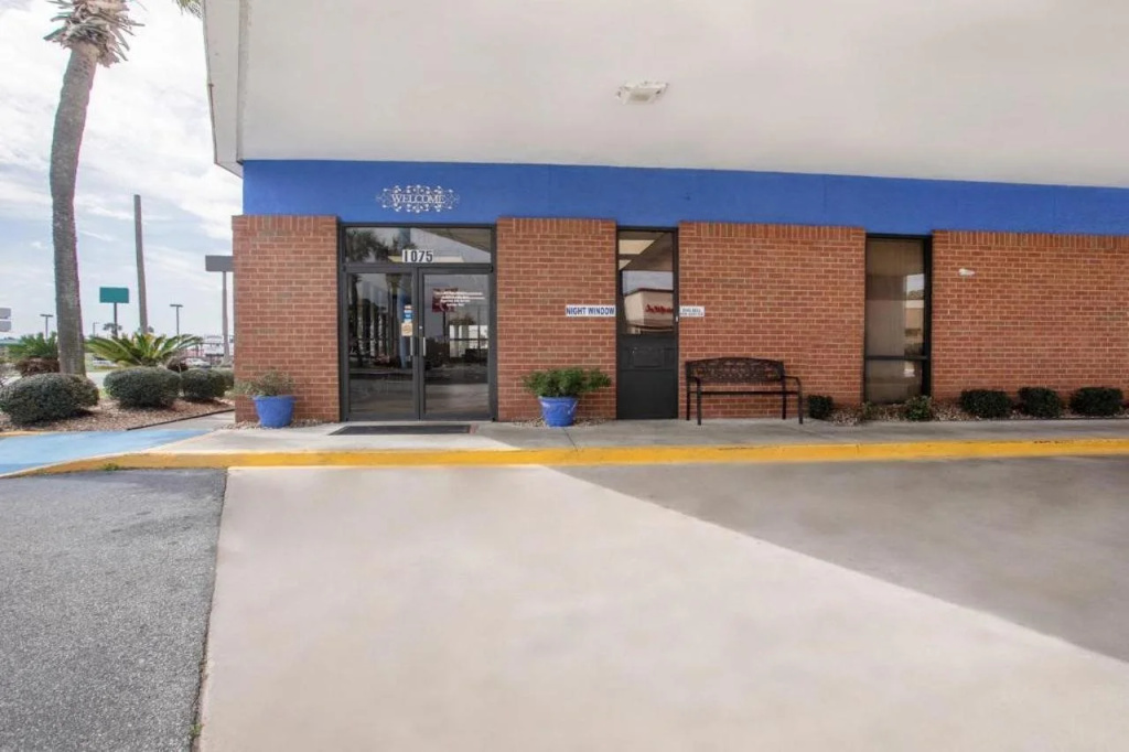 photo 1 of OYO Hotel Lake Park/Valdosta I-75