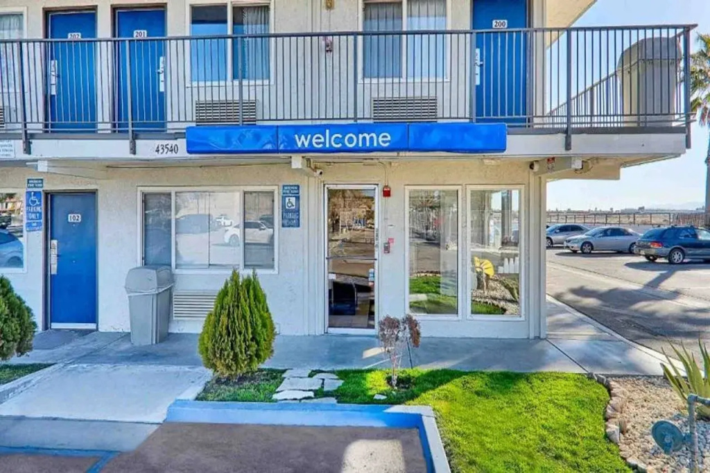 photo 1 of Motel 6 Lancaster, CA