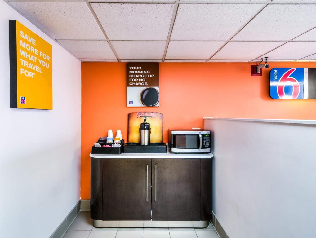 photo 1 of Motel 6 Lansing, IL - Chicago South