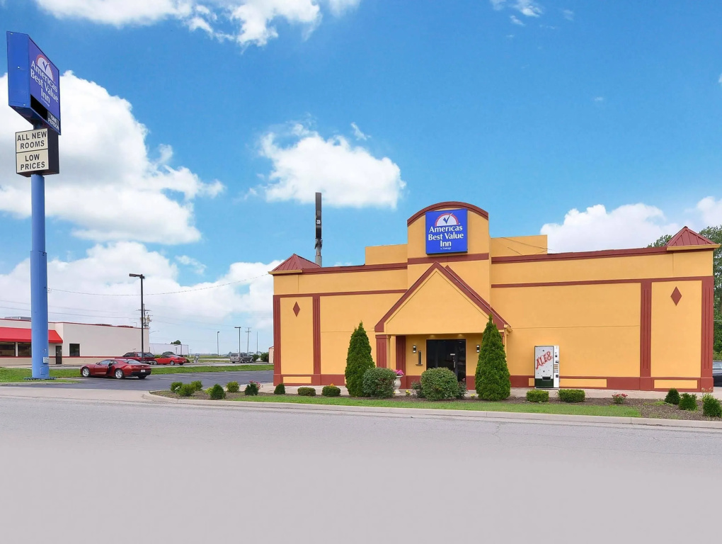 photo 1 of Crossroads Inn