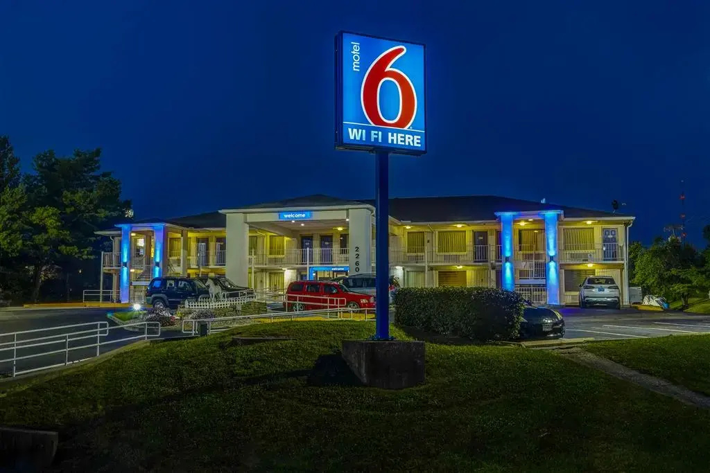 photo 1 of Motel 6 Lexington I-75 Hamburg