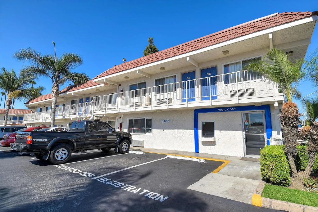 photo 1 of Motel 6 Los Angeles - Long Beach