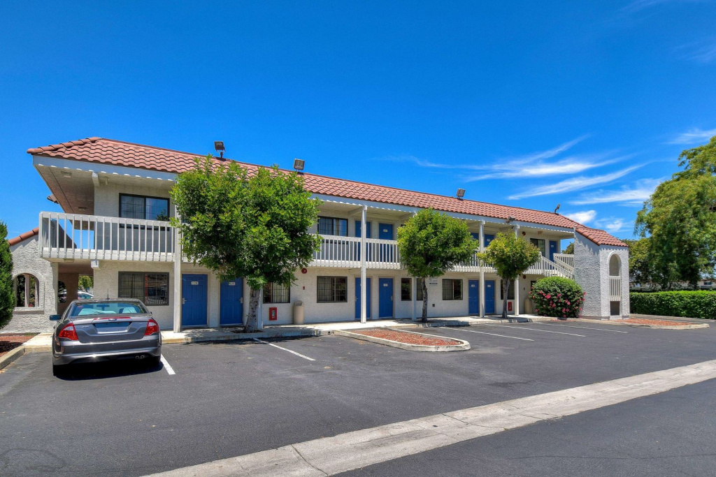 photo 1 of Motel 6 Pomona, CA - Los Angeles