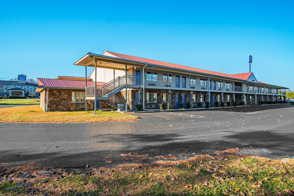 photo 1 of Motel 6 Manchester, TN